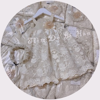 Đầm Ren Hoa Cài Ngực Kèm Bờm Tóc Cho Bé 9-30kg