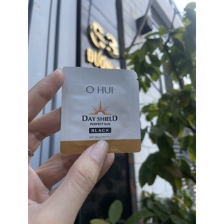Kem chống nắng OHUI đen Day Shield Perfect Sun Black gói 1ml