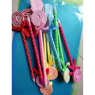 combo 10 viết mực, mẫu đẹp y hình. mực màu xanh dương. giá 75k 10cây. mẫu rất đẹp nhe các bạn, thích hợp dùng hàng ngày