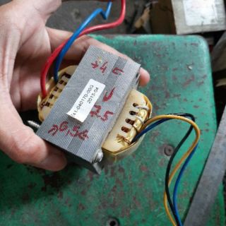 Biến áp rã từ ups 220v ra 7v kích cỡ 7.8x6.5x4cm sài tốt. 589nhattao