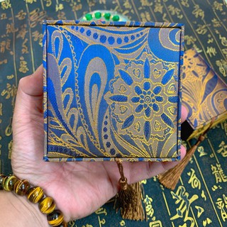 Hộp Gấm hoa vàng 10x10cm đựng vòng tay, đồ phong thuỷ