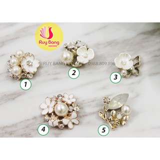 Cành lá kim loại, center đá đính hoa vải handmade