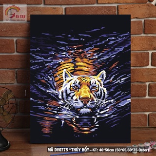 Tranh sơn dầu số hoá Gam mãnh hổ lội nước căng khung 40x50cm DV0775