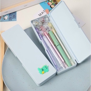 Hộp bút nhựa cứng gắn sticker đẹp