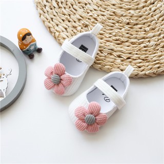 Giày tập đi đính hoa cúc mềm mại cho bé gái - GIÀY HOA CÚC