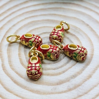 SET 5 charm giày gấm vinh hoa đỏ kèm vòng kiềng vàng