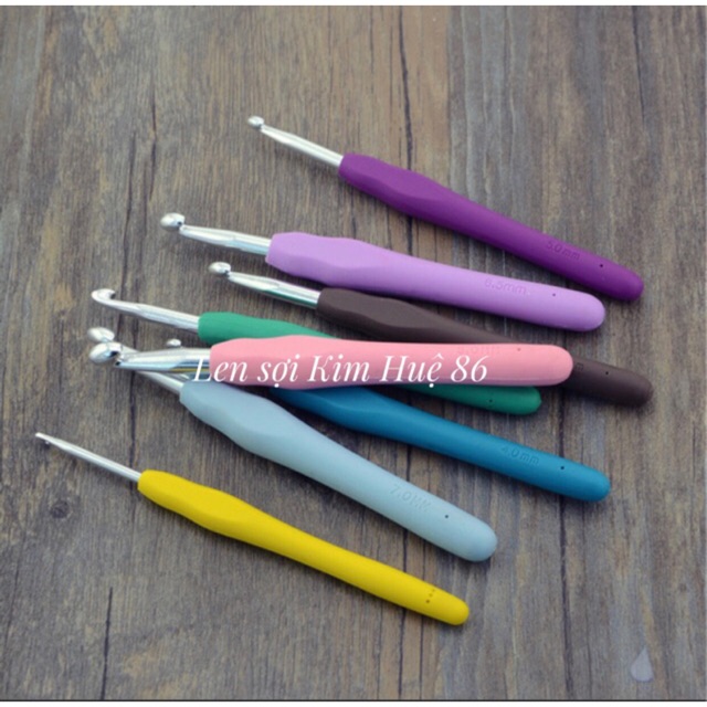 Kim móc cán dẻo-Kim móc len thủ công,phần mũi bằng thép hợp kim,cán bọc nhựa silicon dẻo,đầu móc(2-10)mm,dài 13.4cm+-10%