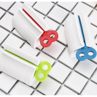 Sỉ 30 dụng cụ vuốt kem đánh răng xoay