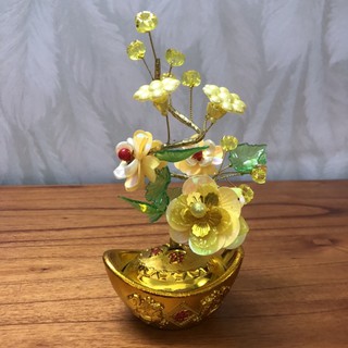 Chậu hoa mai vàng kết tay từ cườm và pha lê nhựa bình hoa để bàn