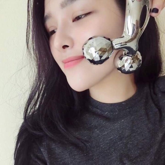 Cây lăn mặt massage 3D