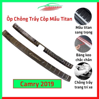 Ốp chống trầy cốp Toyota Camry 2019 vân titan