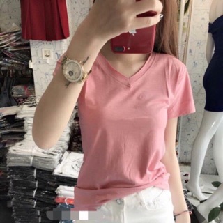 Áo phông nữ cổ tim chất liệu phông giấy