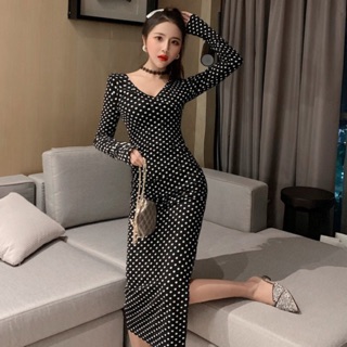 Bi umi cổ V dáng dài xẻ hông