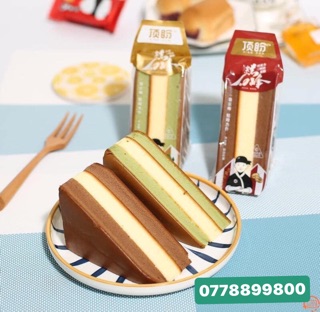 Bánh bông lan tam giác 1 cái ( random hãng vị socola - matcha - dâu ) chọn vị ghi trong ghi chú