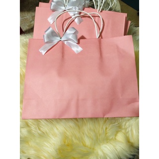 túi size 20x27x8,5 cm có thể thay nơ sang màu khác như màu kem, màu đen, nâu tuỳ ý nha