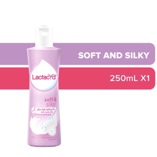 Dung Dịch Vệ Sinh Phụ nữ Lactacyd Soft &amp; Silky Dưỡng Ẩm 250ml