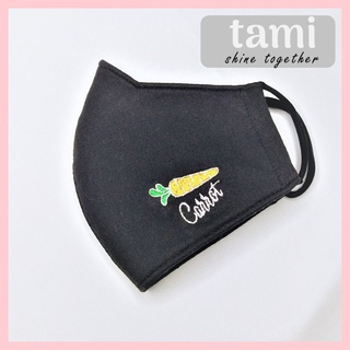 Khẩu trang vải 3 lớp đen thêu Carrot