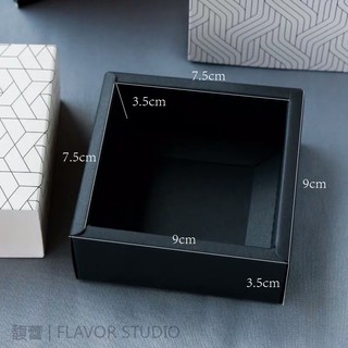 Hộp quà nắp rời trắng kẻ 13.2*13.2*4