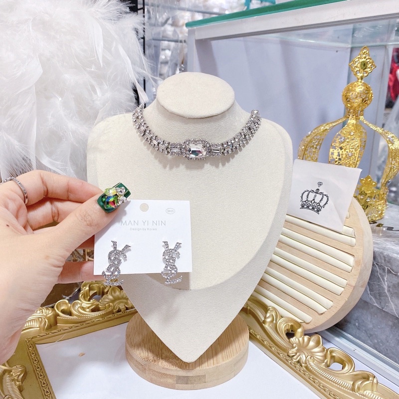chocker đá siêu sang
