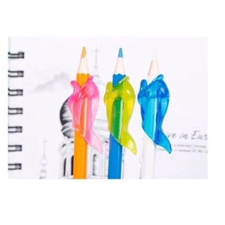 set 4 cái định vị cầm bút hình cá giúp bé cầm bút đúng cách