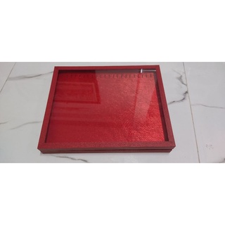 Hộp dây chuyền đỏ khung gỗ