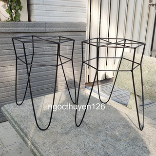 Bộ 02 kệ cao lục giác đặt chậu hoa bằng sắt sơn tĩnh điện màu đen size 26x36cm