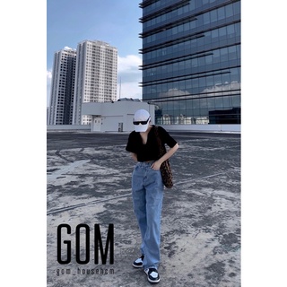 Jeans suông gài khuy Vaca (Ảnh shop chụp)