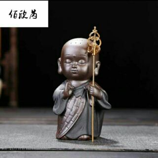 Tượng gốm  sư phụ  kèm gậy