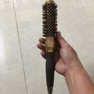 LƯỢC TRÒN TẠO KIỂU TÓC