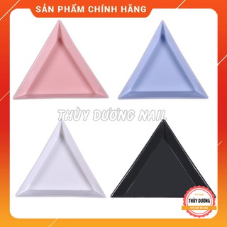 Khay tam giác đựng đá, charm, hoa bột...2k/khay (màu ngẫu nhiên)