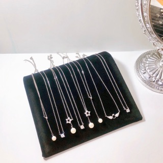 Khay trưng dây chuyền nhung đen