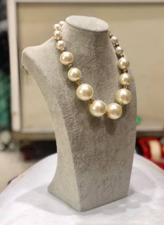 Cổ trưng dây chuyền nhung sang trọng