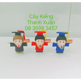 Phụ kiện trang trí tiểu cảnh Cậu Bé Tốt Nghiệp.