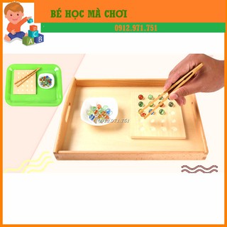 Giáo cụ Montessori - Tập gắp bi rèn vận động tinh