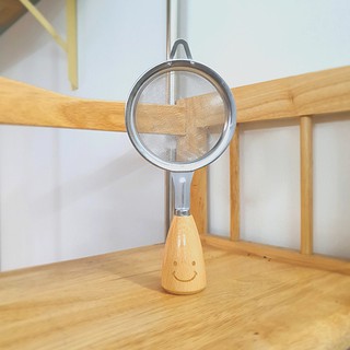 Rây lọc dùng cho làm bánh nấu bếp chụp ảnh, chất liệu bằng inox, cán gỗ xinh xắn