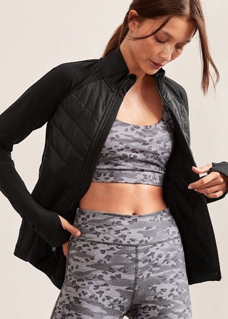 Áo khoác G4pFit chần ô trước ngực