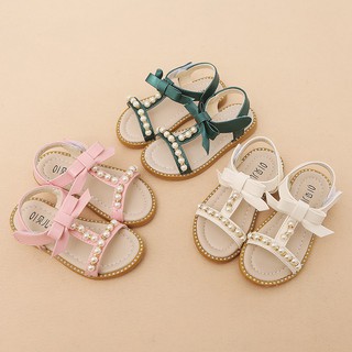 Giày sandals đính ngọc trai xinh xắn cho bé