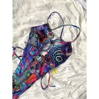 Bikini một mảnh lọt khe nhiều màu sắc