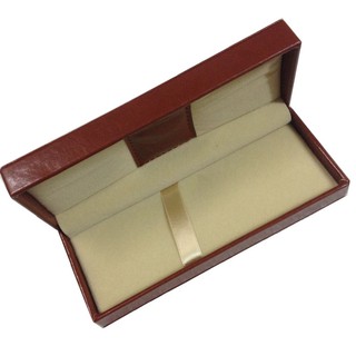 Hộp đựng bút ký giả da nâu lót mút mềm may chỉ.