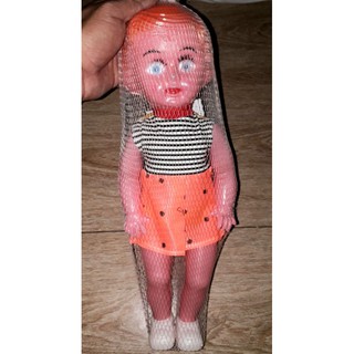 Một búp bê nhựa loại Trung cao 38cm bằng nhựa Việt Nam