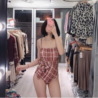 Bikini liền một mảnh nâu sexy mặc đi biển đi bơi