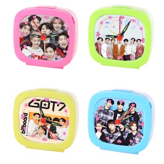 Đồng hồ để bàn GOT7 MAMAMOO ITZY RED VELVET màu sắc ĐHBI35 đồng hồ báo thức cute