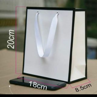 50 túi trắng viền đen