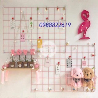 KHUNG LƯỚI SẮT TRANG TRÍ + 1 GIỎ SẮT . TẶNG KÈM 4 MÓC DÍNH VÀ 10 KẸP GỖ + 2M DÂY DÙ. SỐ LƯỢNG CÓ HẠN