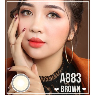 Kính áp tròng Hàn Quốc IRELAND A883 BROWN, tông màu nâu ấm, vân lens thiết kế  lên mắt  sang chảnh kiêu sa.