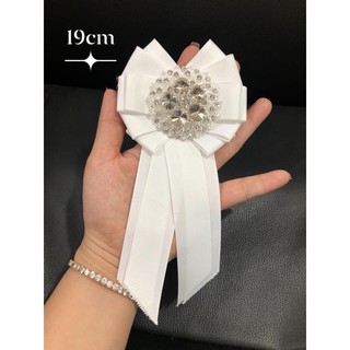 cài áo trắng xinh xắn 19cm