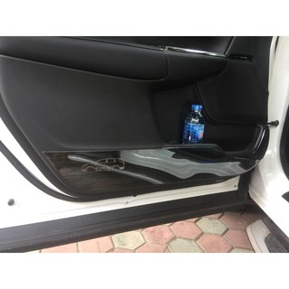 Ốp tapli cánh cửa Honda HRV 2018-2020 mẫu titan cao cấp