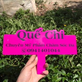 Bảng hiệu shop cầm tay in theo yêu cầu
