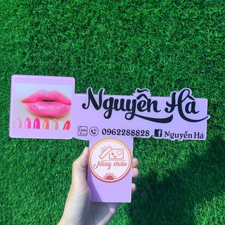 Bảng cầm tay nền hồng_ bảng hiệu xinh xắn_ bảng hastag in theo yêu cầu