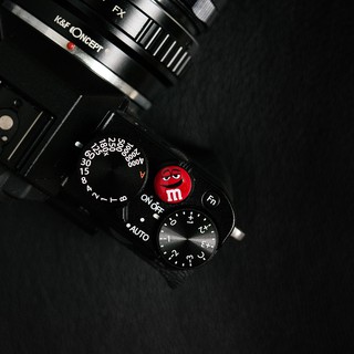 Shutter Button - Nút chụp máy ảnh hình kẹo Chocolate M&amp;M mặt cười (Màu đỏ)